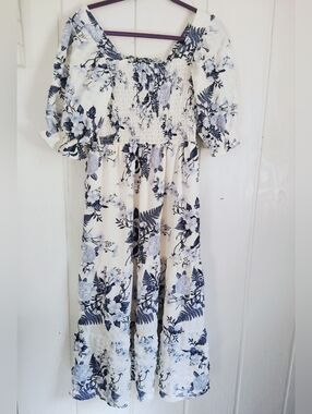 LIKE NEW!! Wallpapher Cream & Navy, Puff Sleeve Floral Maxi Dress. Size S